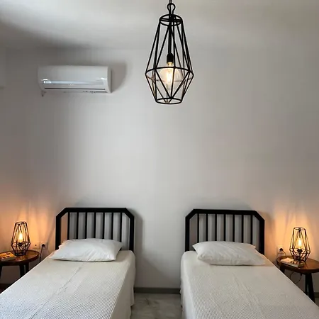 White House Naxos