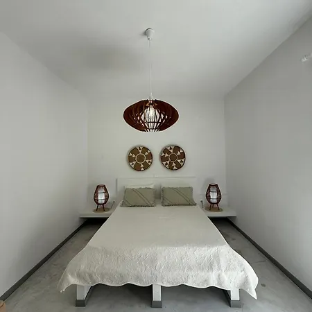 White House Naxos *